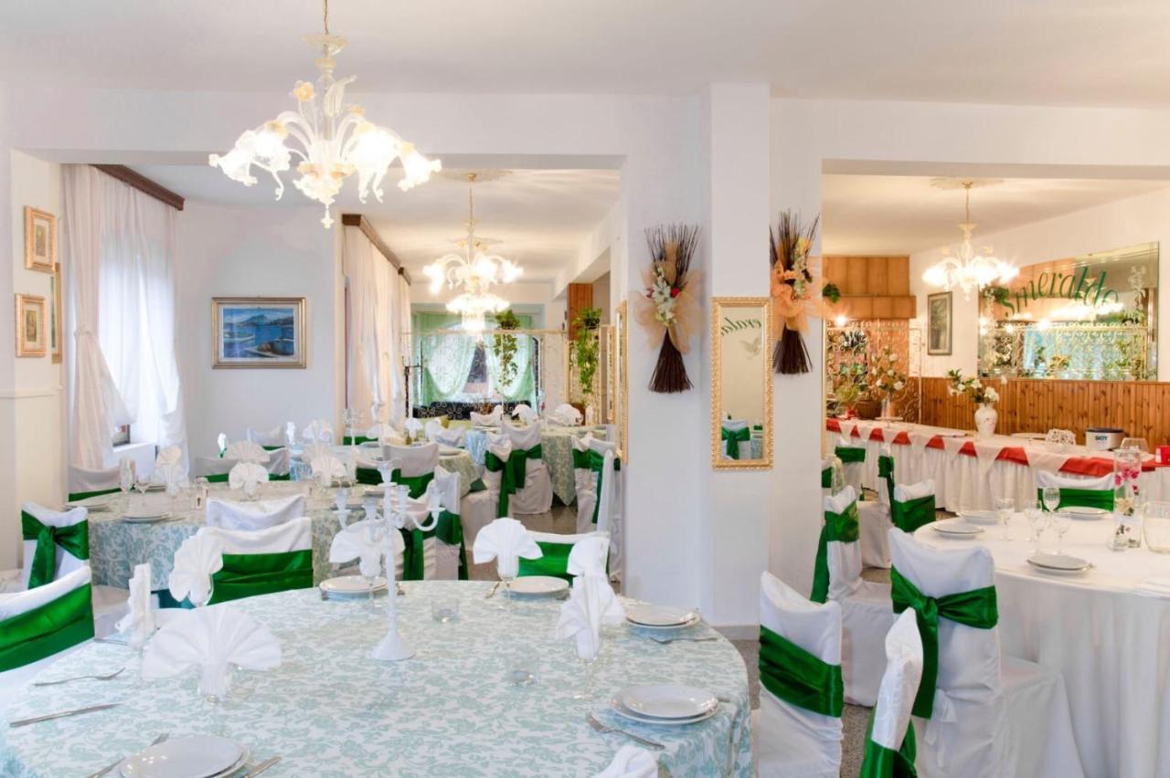 Hotel Smeraldo Canneddi Bagian luar foto