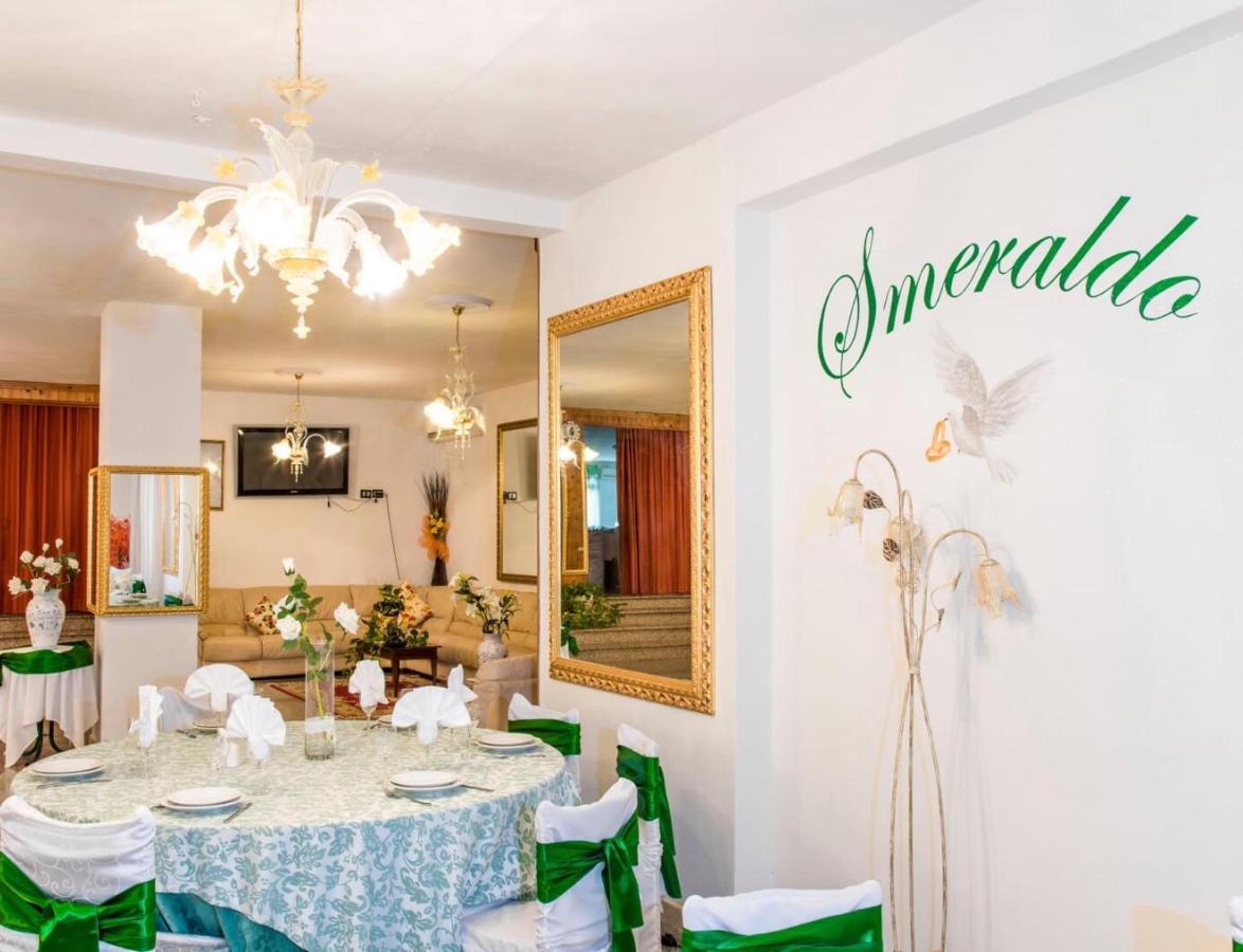 Hotel Smeraldo Canneddi Bagian luar foto